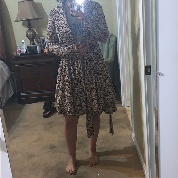 Fancy, soft lace style dress! - Picture 2 of 7